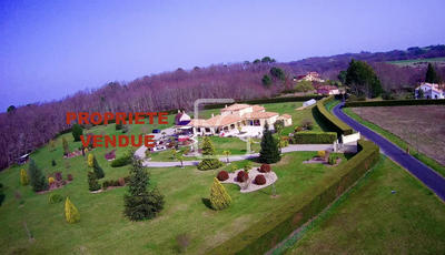 Maison - 435 m² - 14 pièces