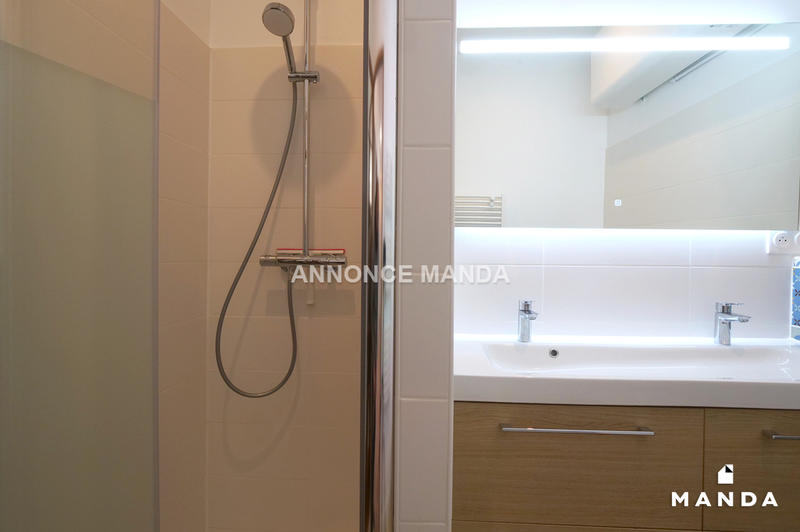 Chambre - 10 m² - 6 pièces