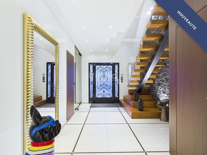 Maison - 378 m² - 7 pièces