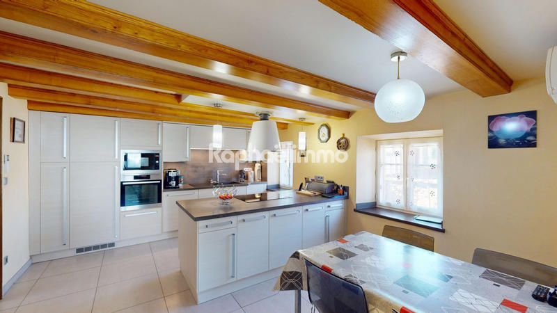 Maison - 700 m² - 6 pièces