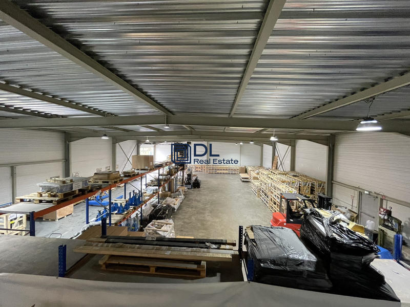 Entrepôt - 827 m²