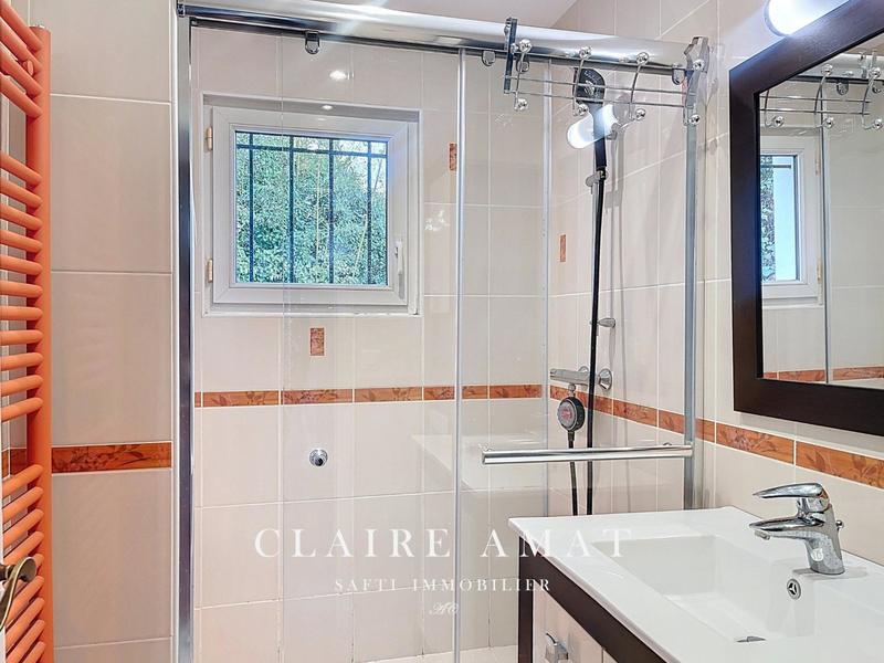 Maison - 230 m² - 7 pièces