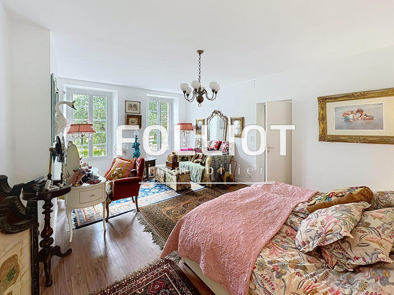 Maison - 315 m² - 15 pièces