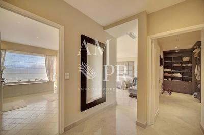 Villa - 333 m² - 8 pièces