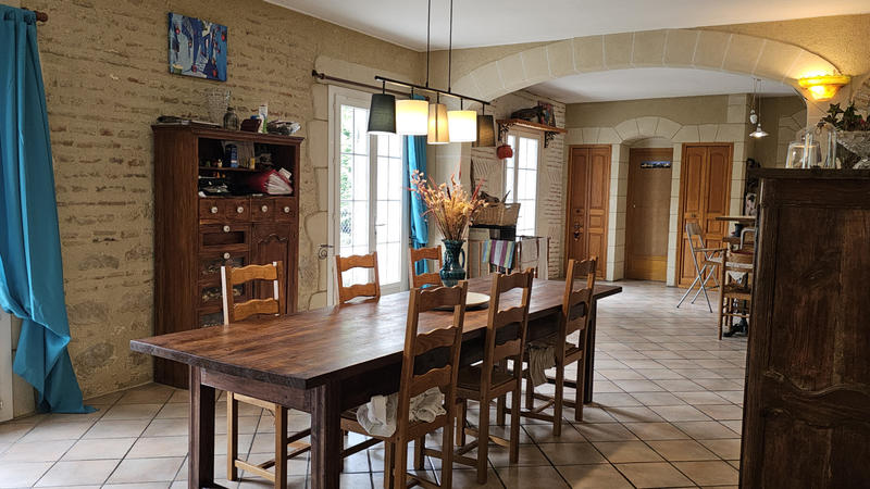 Maison - 600 m² - 20 pièces