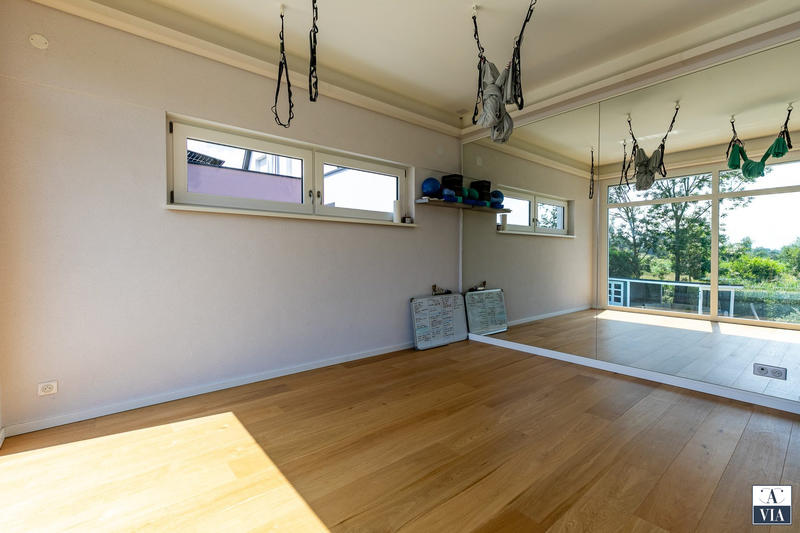 Maison - 235 m² - 8 pièces