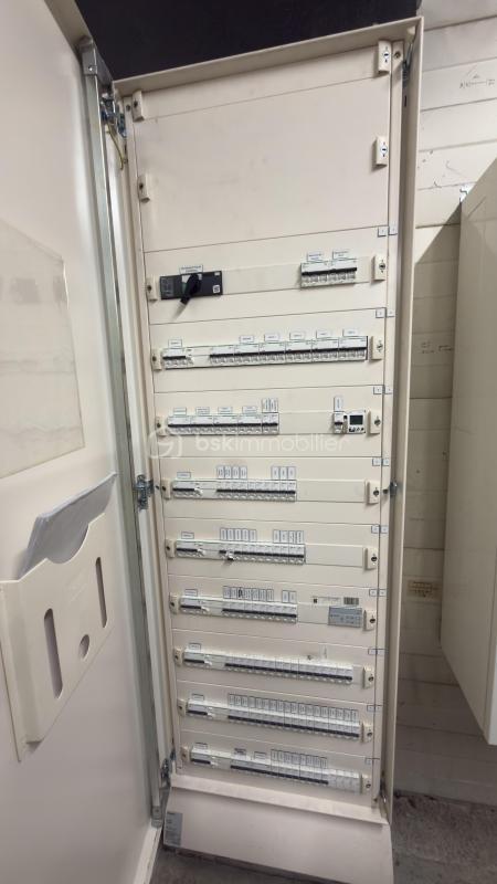 Local commercial - 1 500 m² - 20 pièces