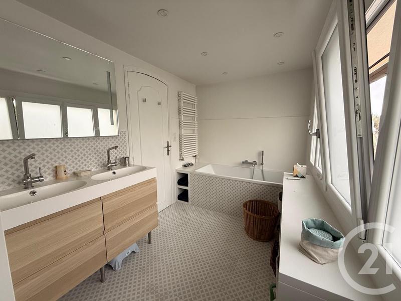 Maison - 155 m² - 8 pièces