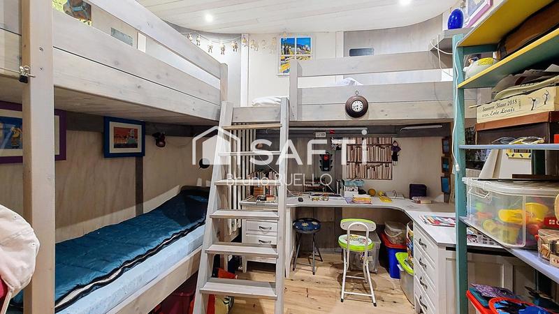 Maison - 270 m² - 9 pièces