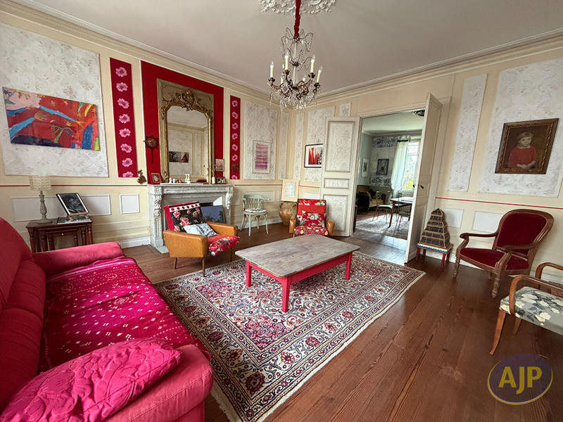 Maison - 278 m² - 9 pièces