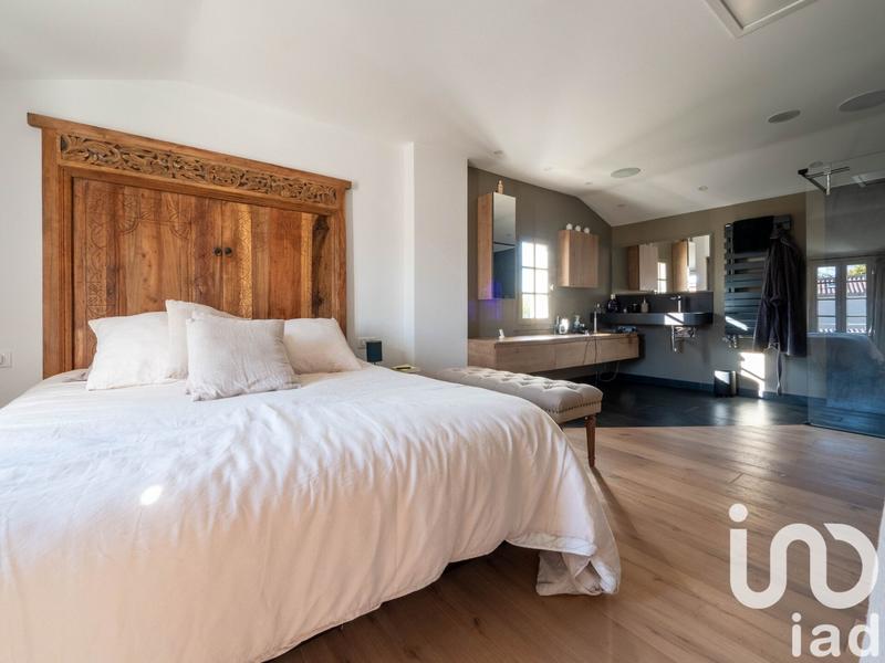 Maison - 240 m² - 7 pièces