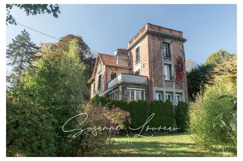 Villa - 241 m² - 8 pièces