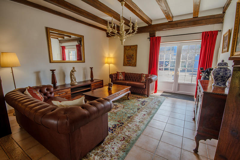 Maison - 330 m² - 8 pièces