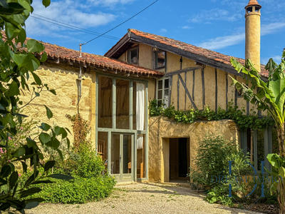 Maison - 704 m² - 22 pièces