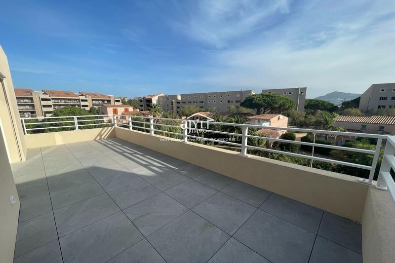 Appartement - 94 m² - 4 pièces