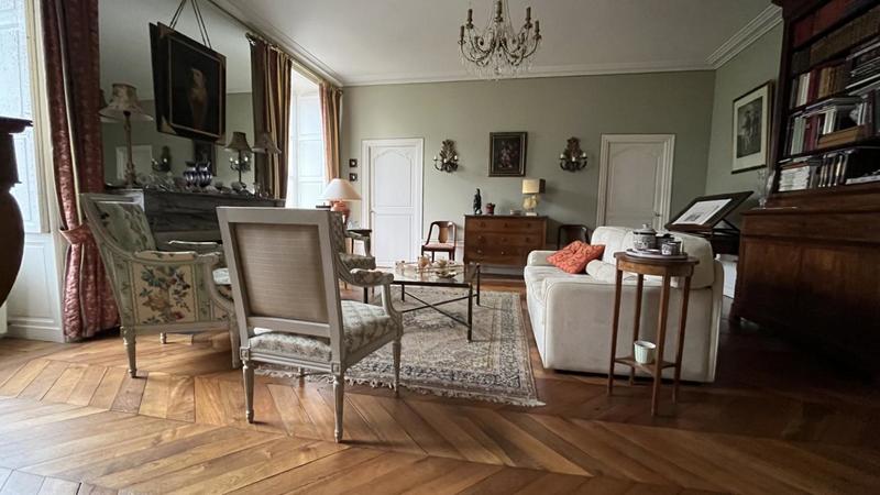 Maison - 240 m² - 8 pièces