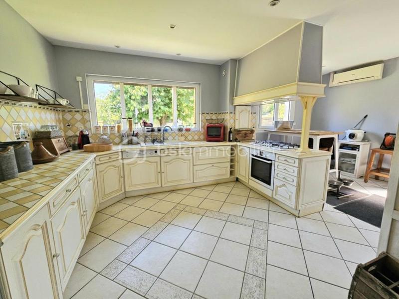 Pavillon - 140 m² - 6 pièces