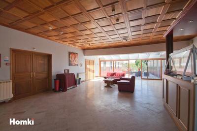 Maison - 1 500 m² - 10 pièces