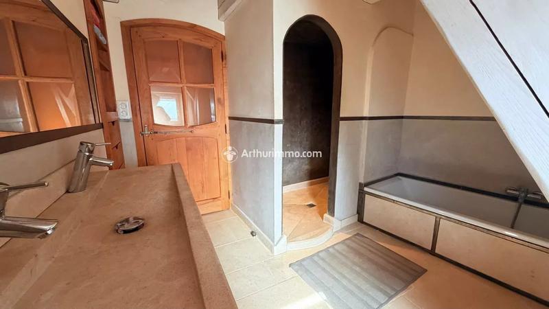 Maison - 197 m² - 7 pièces