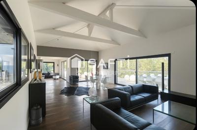 Maison - 219 m² - 4 pièces