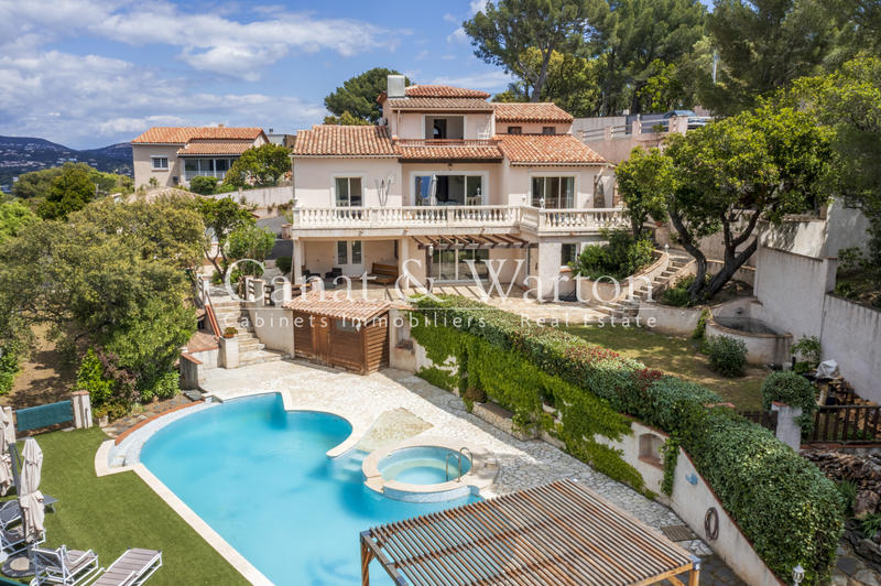 Villa - 250 m² - 9 pièces