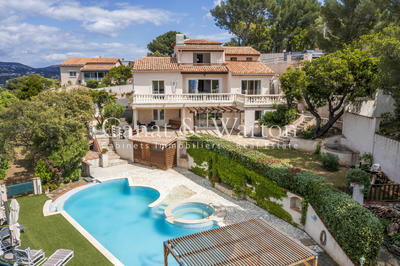 Villa - 250 m² - 9 pièces