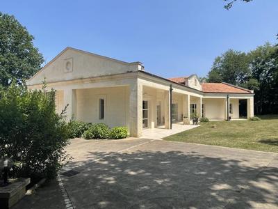 Maison en pierre - 247 m² - 8 pièces
