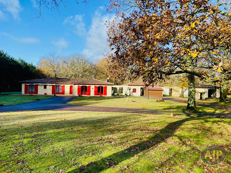 Maison - 209 m² - 8 pièces