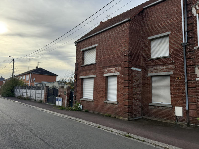 Maison - 90 m² - 5 pièces