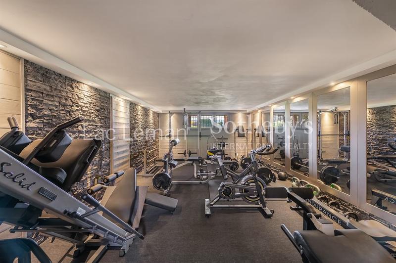 Maison - 223 m² - 8 pièces