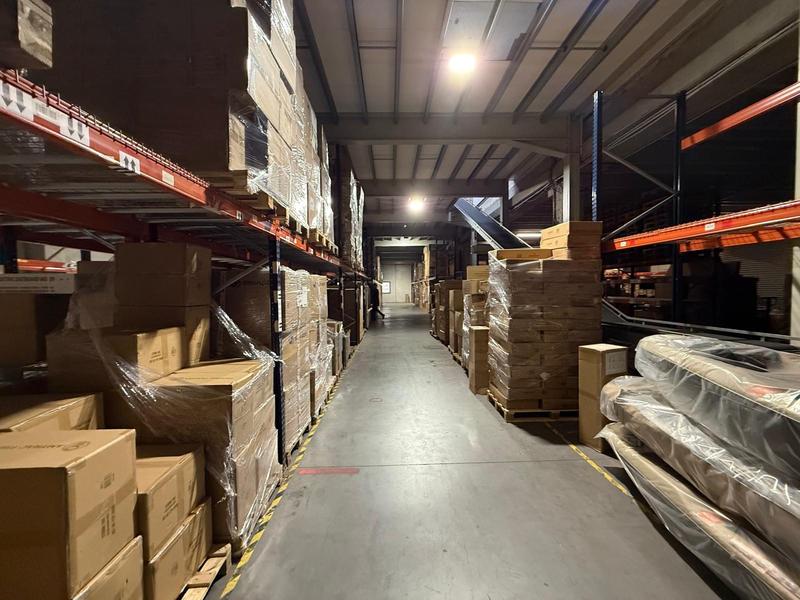 Entrepôt - 2 600 m²