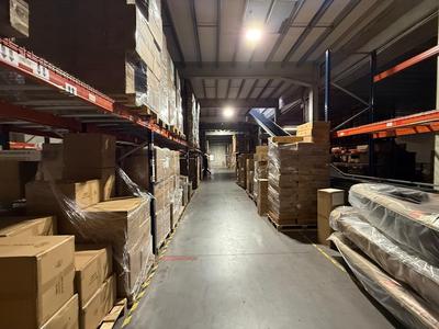 Entrepôt - 2 600 m²