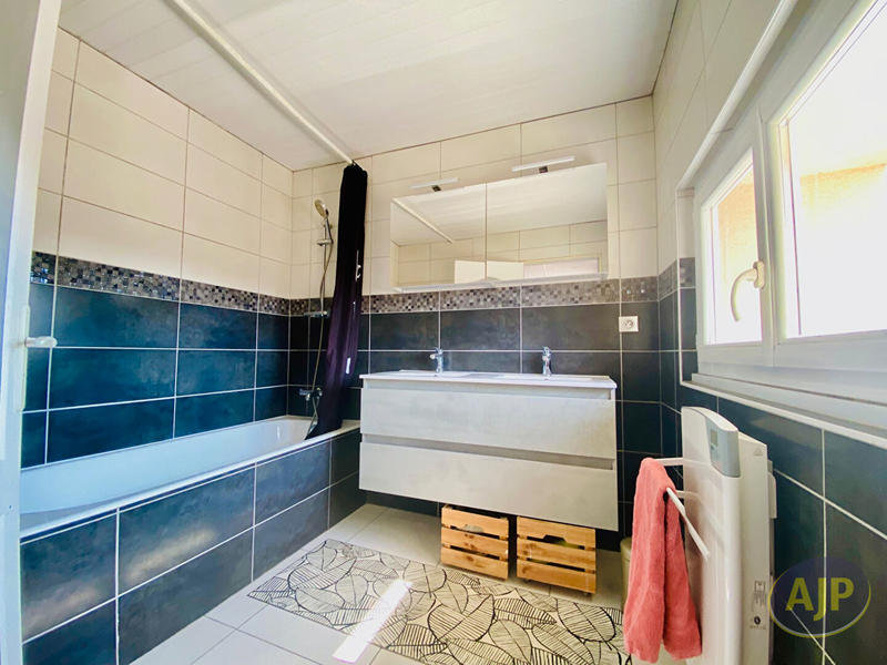 Maison - 211 m² - 7 pièces