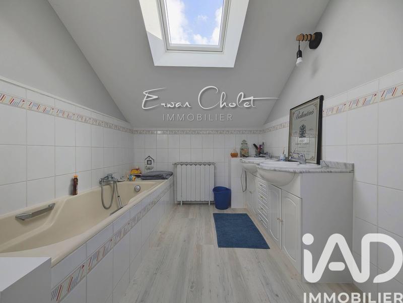 Maison - 246 m² - 7 pièces