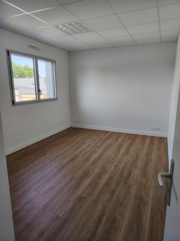 Bureau - 14 m² - 5 pièces