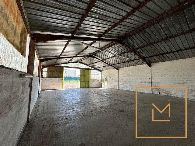 Entrepôt - 590 m²