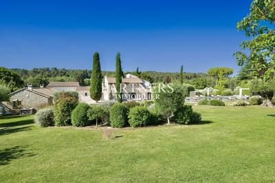 Maison - 465 m² - 11 pièces