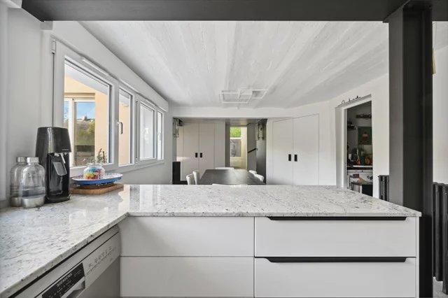 Maison - 181 m² - 7 pièces