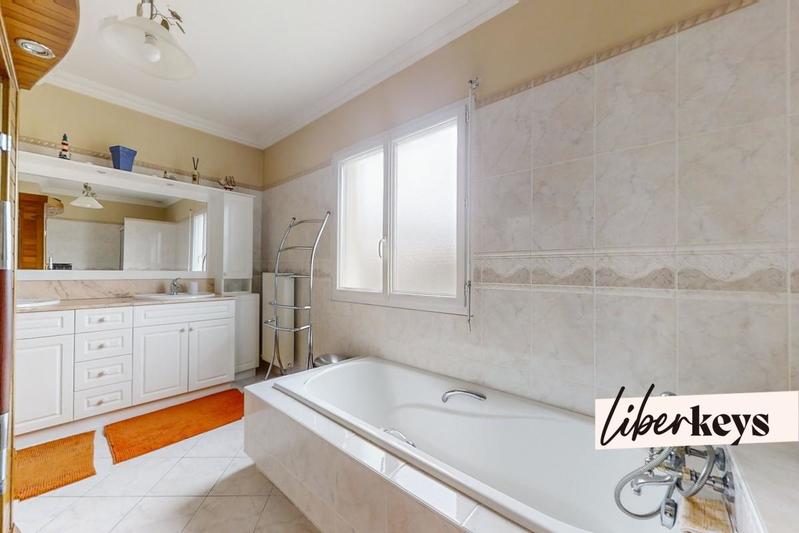 Villa - 200 m² - 7 pièces