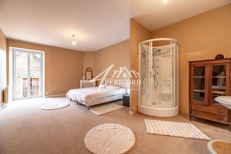 Maison - 288 m² - 8 pièces