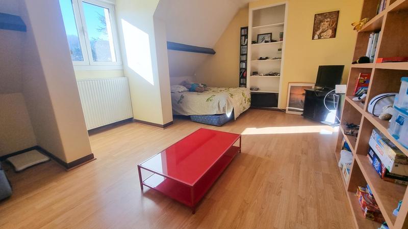 Maison - 240 m² - 8 pièces