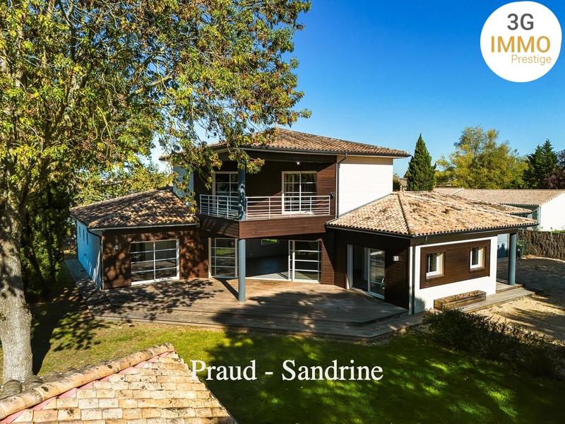 Maison de ville - 244 m² - 7 pièces