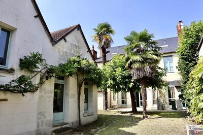 Maison - 275 m² - 10 pièces