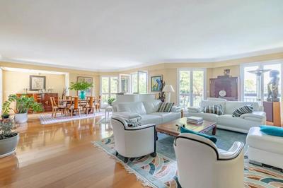 Appartement - 177 m² - 6 pièces