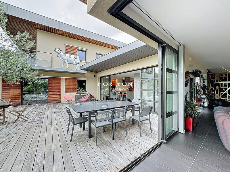 Maison contemporaine - 247 m² - 8 pièces