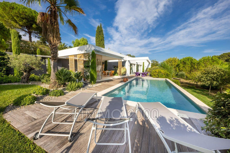 Villa - 306 m² - 8 pièces