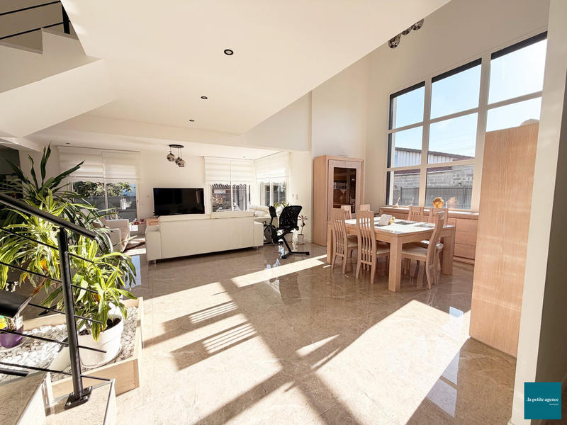 Maison contemporaine - 203 m² - 5 pièces