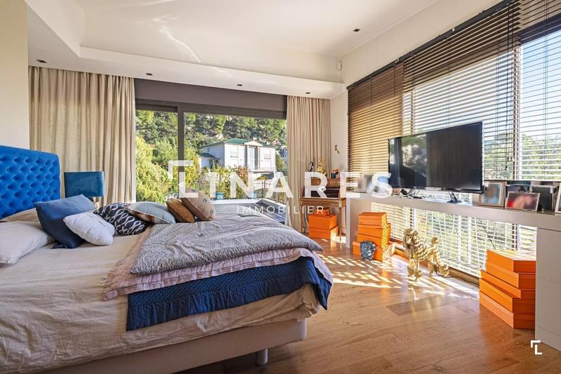 Maison - 360 m² - 9 pièces