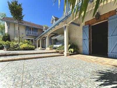 Demeure - 491 m² - 16 pièces