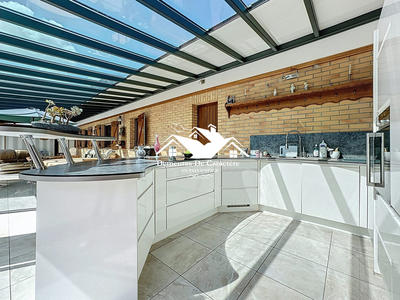 Maison - 228 m² - 7 pièces